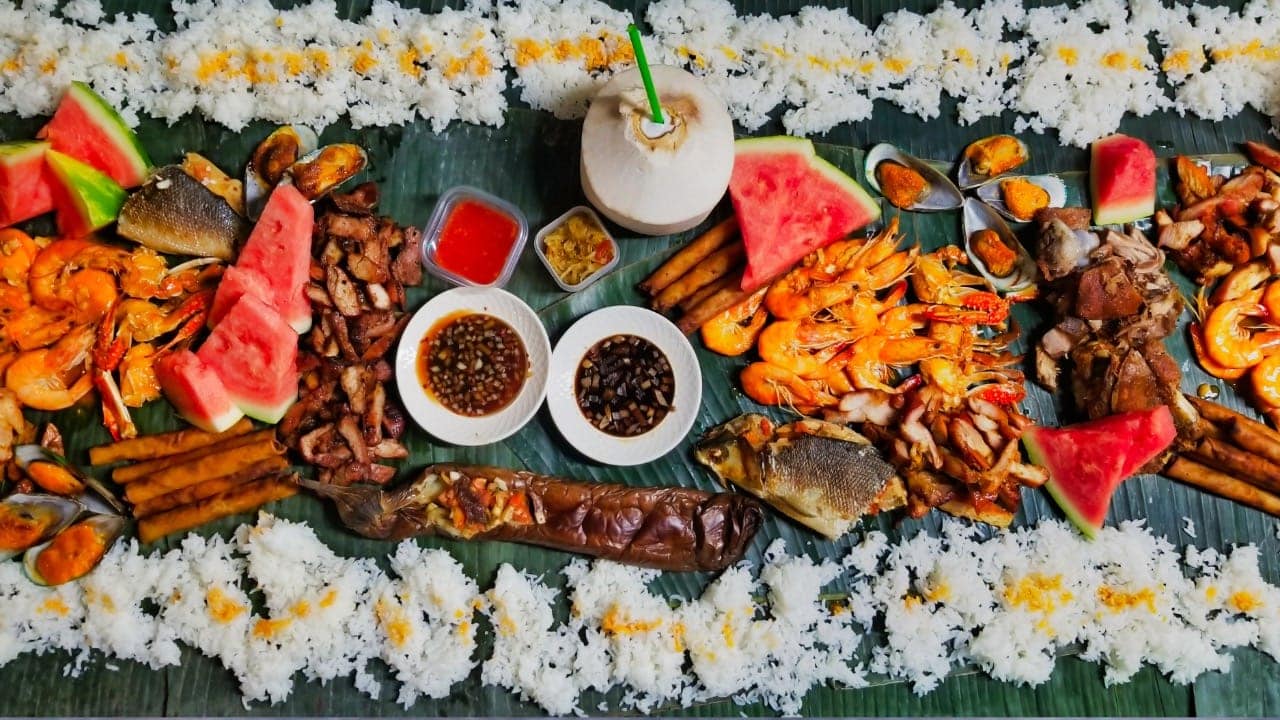 Traditional Filipino Boodle Fight buffet.