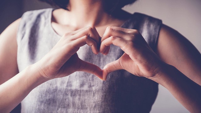 Young New Jersey female resident making her hands in heart shape.